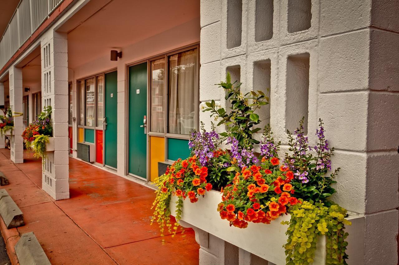The Thunderbird Inn Savannah Exterior photo