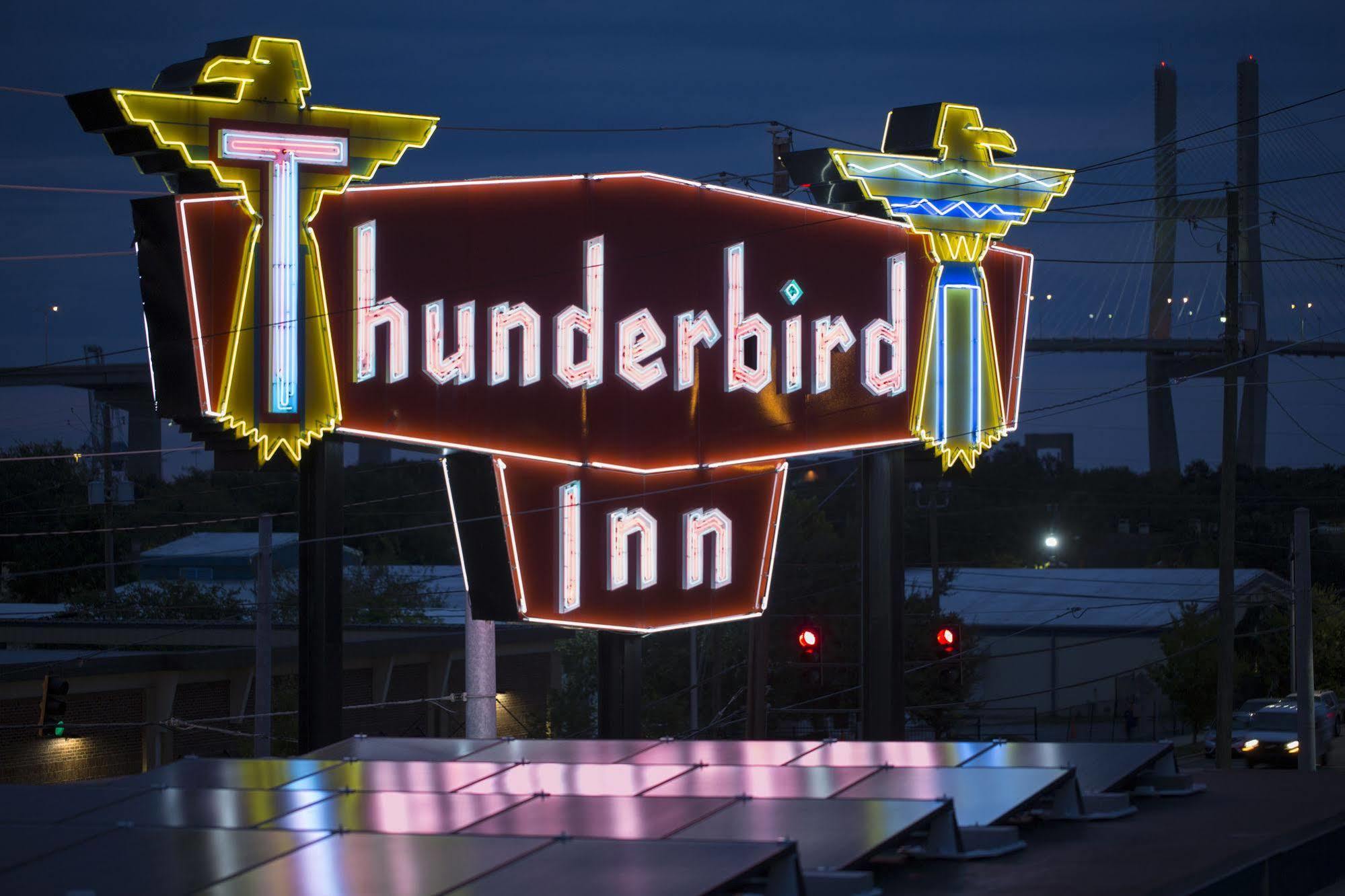 The Thunderbird Inn Savannah Exterior photo